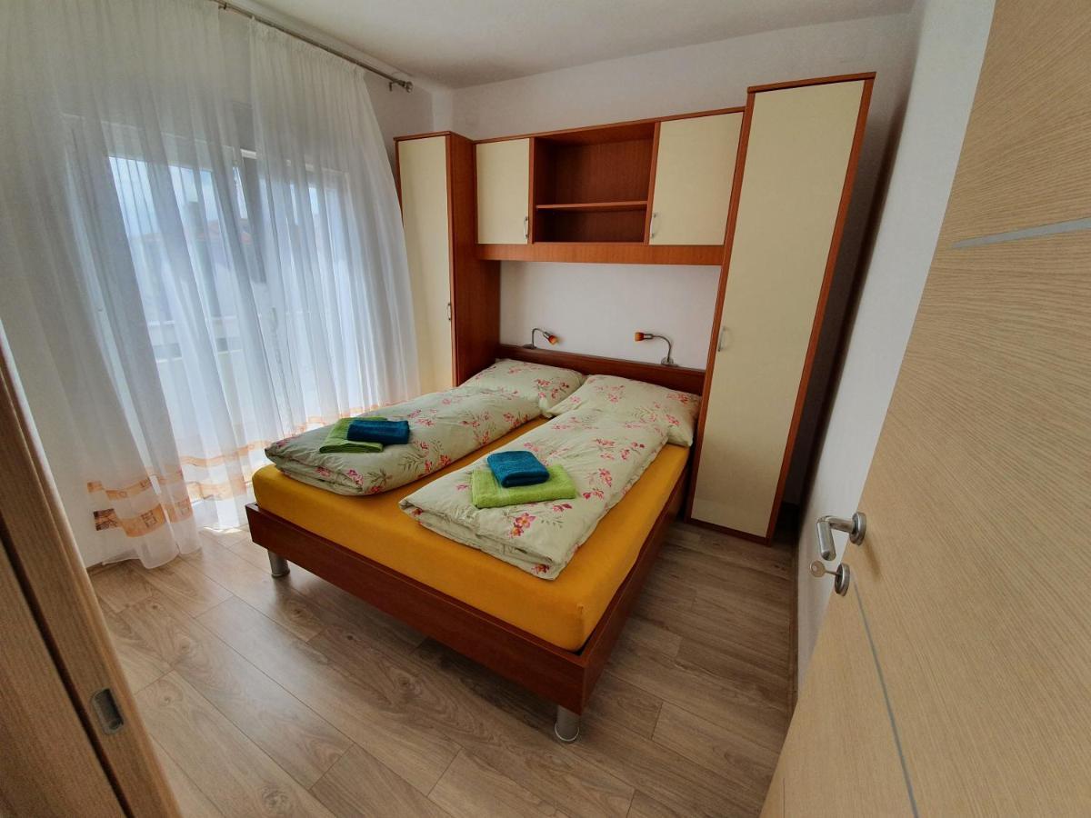 Apartmani Bozic-Tokic Krk Town Kültér fotó